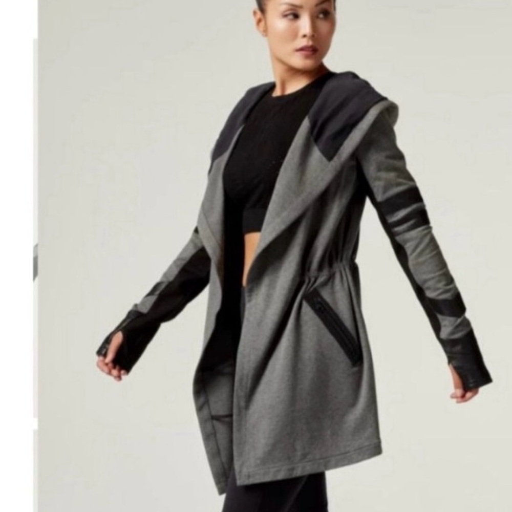 Blanc Noir cardigan Jacket $189 in stores now sz Small activewear